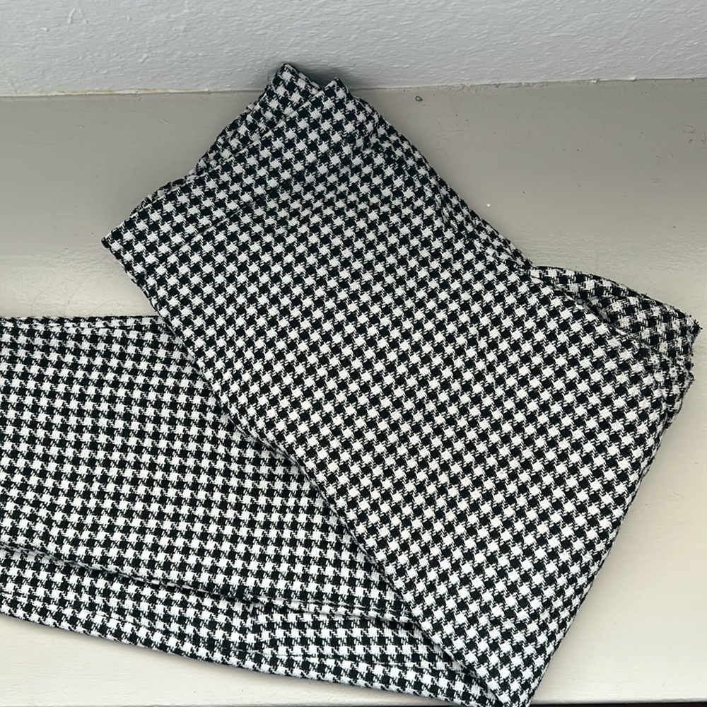 Old Navy Cropped Style Houndstooth Dress Pants